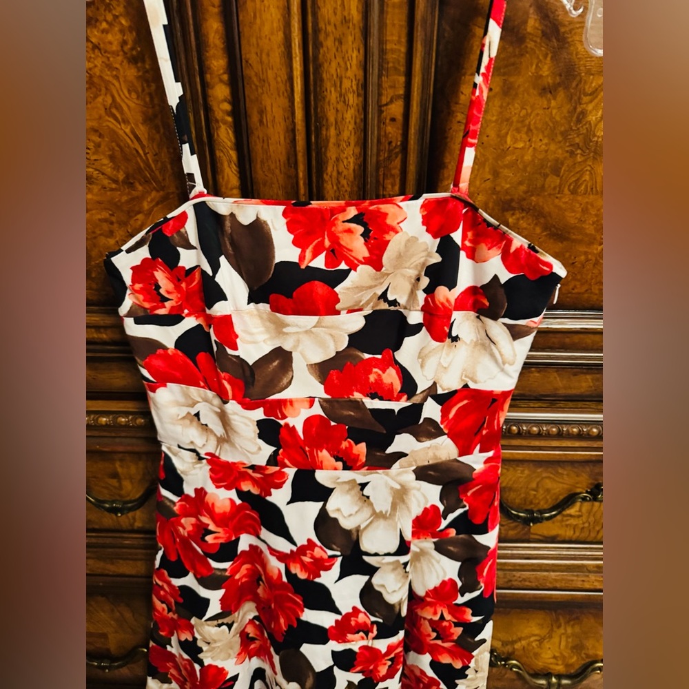 White House Black Market dress size 8. Almost new. Worn once. - Picture 2 of 3